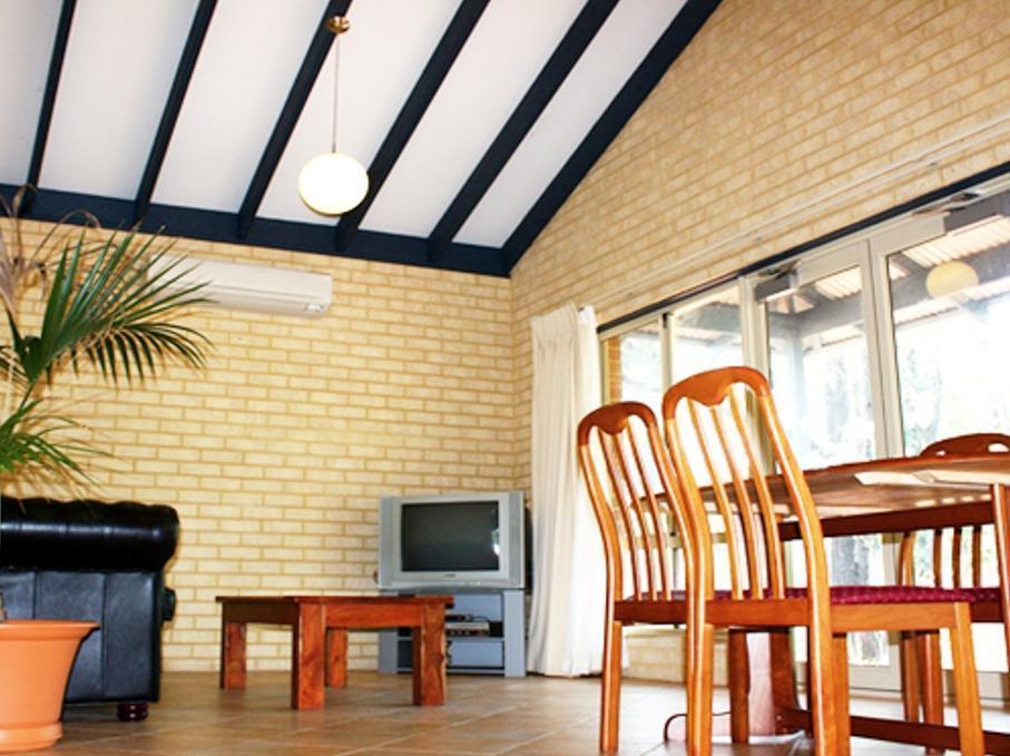 Chalets On Stoneville Redcliffe Ngoại thất bức ảnh