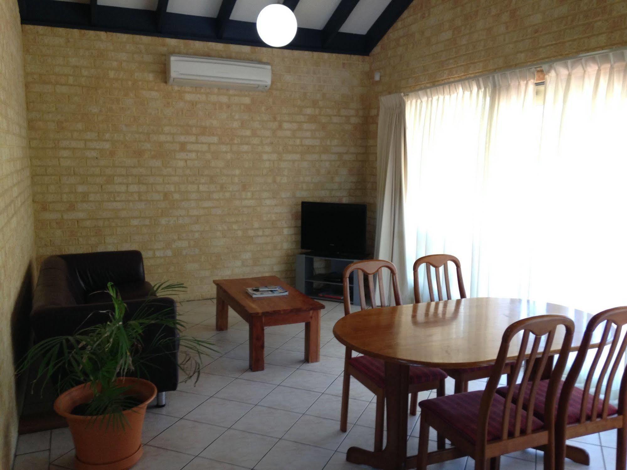 Chalets On Stoneville Redcliffe Ngoại thất bức ảnh