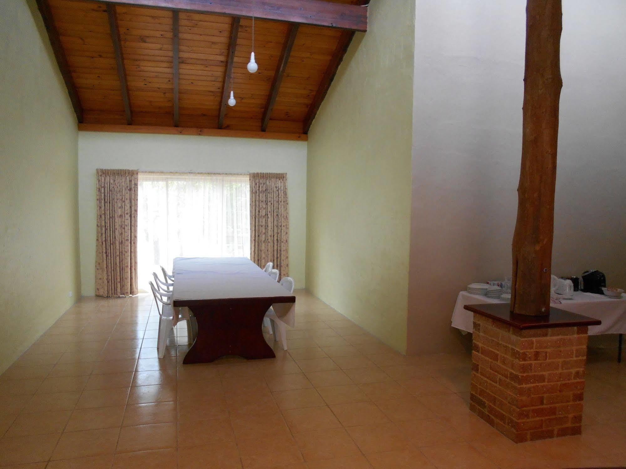 Chalets On Stoneville Redcliffe Ngoại thất bức ảnh